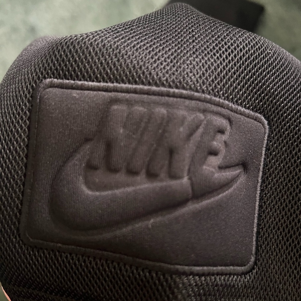 Nike Black and Gray Short Sleeve Tee - Picture 2 of 4